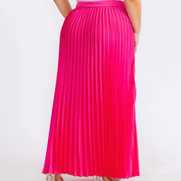 Plus Size Zip Pleated Maxi Skirt - Picture 2 of 3